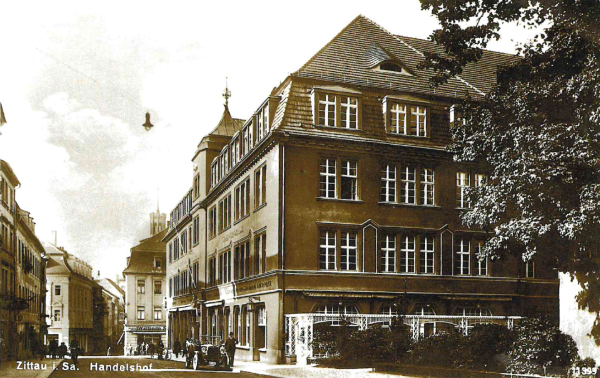 Klahre, W., D. Kühnel (2000): 175 Jahre Sparkasse in Zittau Ein Sparkassenmann erzählt, Historische Postkarte 14.10.1929, Handelshof, Verlag: Kreissparkasse Löbau-Zittau, S. 67.